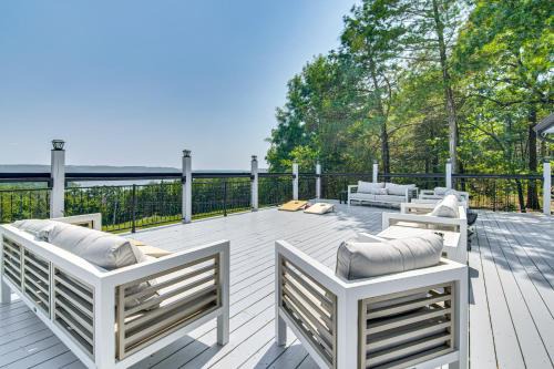 Lake View and Game Room on 3 half Acres, Near Marina