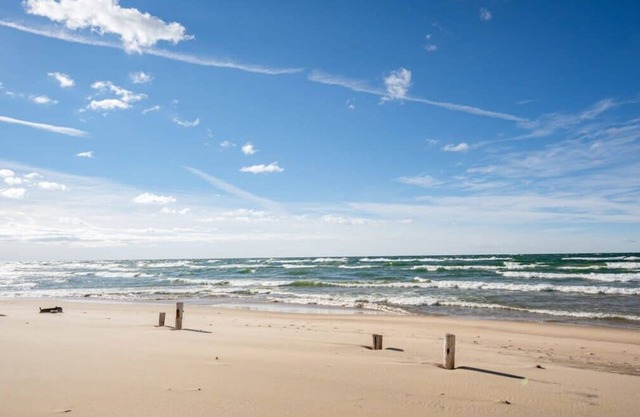 Lake View Beach Home - Private Beach Access