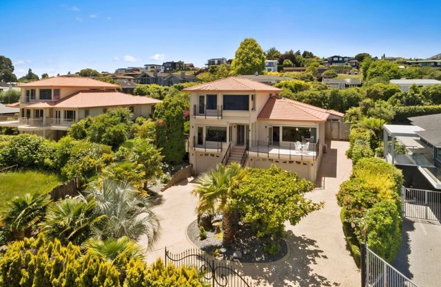 Base: 6 Extra: $40 172 Lake Terrace