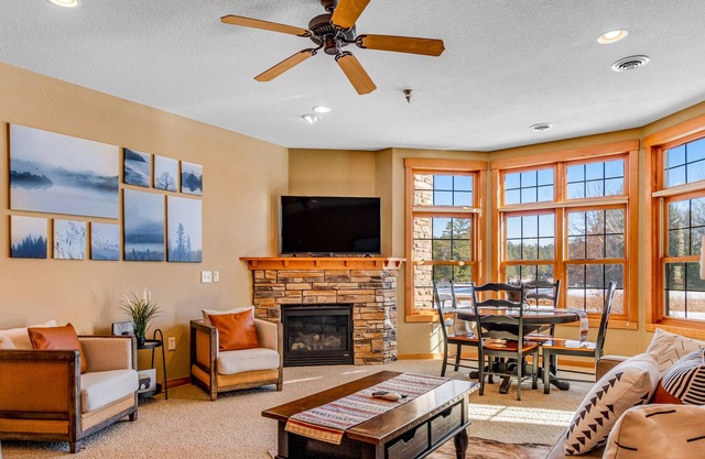 Lake-view condo with patio, fireplace, hot tubs, pools, firepit, gym, golf & W/D