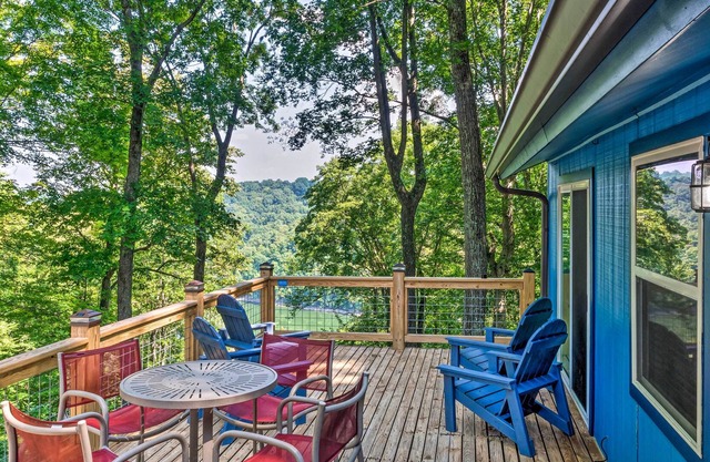 Lake View Escape - 1 Mile From Wisdom Dock!