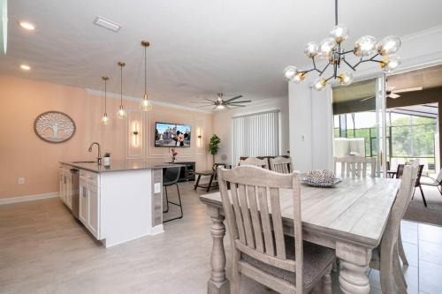Lake View & Free Resort Access Near Disney 4399