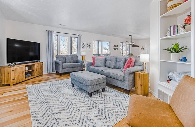 Lake View Home with Gas Fireplace, High-Speed WiFi, and Private Washer/Dryer