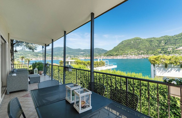 VILLA AVEC VUE SUR LE LAC DE GARDE AVEC JARDIN, GRANDE TERRASSE PRÈS DE SALO