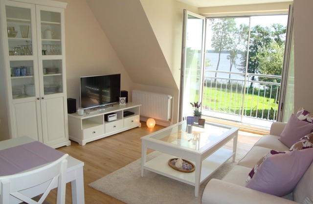 Vue sur le lac, accès au lac, 3 ***, W-Lan, Ostseenah, sauna, jardin, calme, moderne
