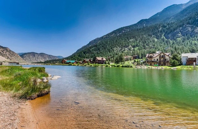 Lake View Lodge | Gateway To The Rockies | Sleep 6
