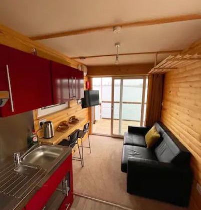 Lake View Lodge Pod