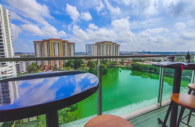 -Lake View- Mount Austin IKEA Toppen 10 mins - A110