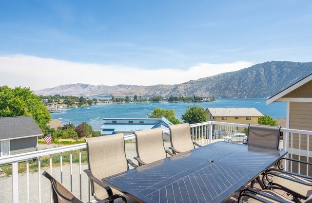 Lake View Pool Retreat + Hot Tub, Game Room, Views