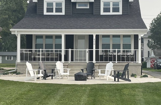 Lake View Port Clinton Home- Minutes to The Jet Express