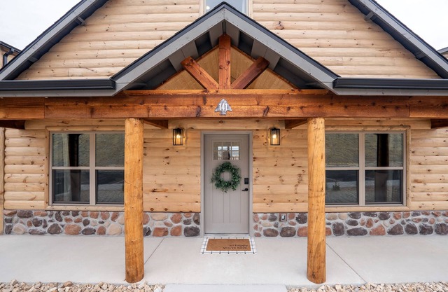 LAKE VIEW - Table Rock Lake - PRIVATE Hot Tub - Indoor Pool - Family Friendly