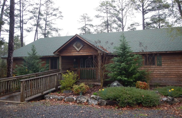 Lake view three bedroom, three bath cottage with private hot tub overlooking Lake Ouachita. by RedAwning
