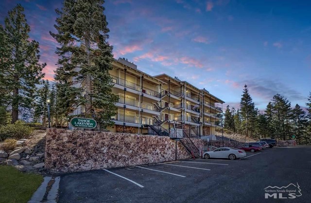 Lake View with ski lifts at the parking lot. Upper unit with good views.