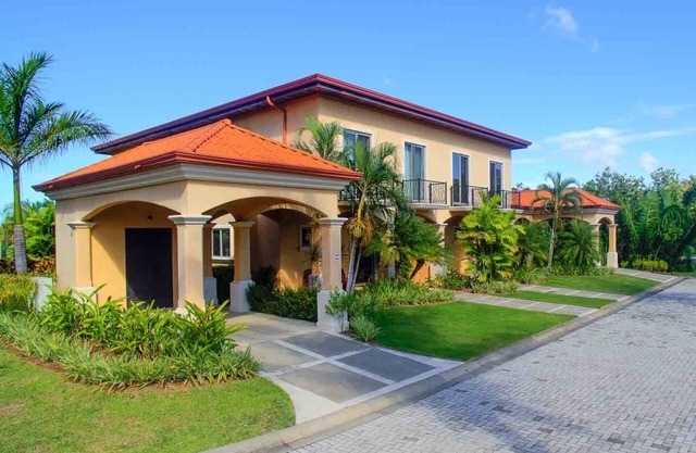 Villa de luxe sur le lac, sécurité 24h / 24, familial, concierge sur place