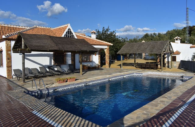 Lac Villa House est une très belle villa en face du lac de Iznájar