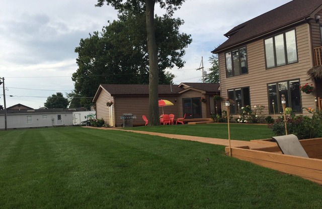 Lake Wawasee 2 Condo Condo sur la Manche comprend 1 glissade de bateau, 6 couchages, Fire Pit