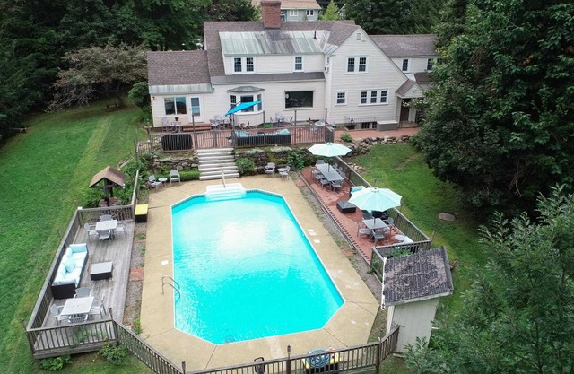 Lake Winnipesaukee House w/ Pool, Fast Wi-Fi, Laundry, Stocked Kitchen and TV!