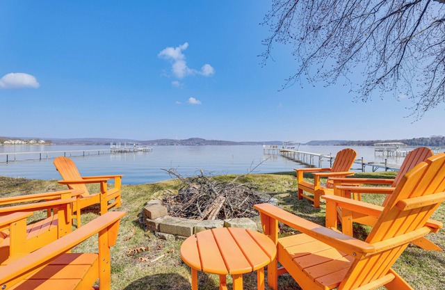Lake Wisconsin Retreat w/ Dock: Great for Groups!