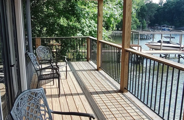 Lake Wylie house, Amazing waterfront one of a kind 2-master bedroom with a view