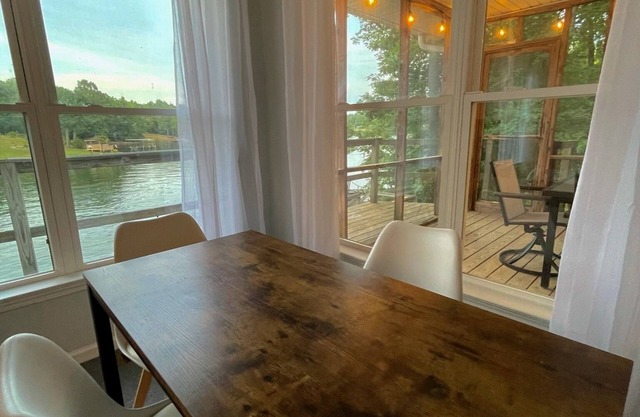 LakeFront 2bd/2ba W/ a View!