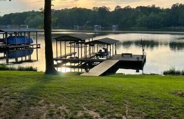 Lakefront 3 Bed/2 Bath/Kayaks/EV