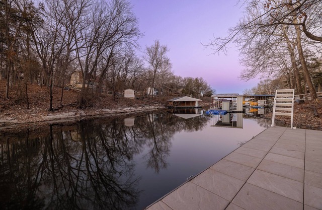 Lakefront, 35ft Dock , Battlefield Golf Views, New Build , Sleeps 16 Guests