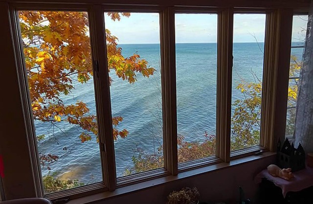 Lakefront 3BR Retreat Near Niagara Falls, Sleeps 7