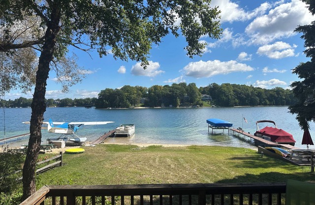 Lakefront House 4-bedroom with WiFi, AC near Traverse City Art+