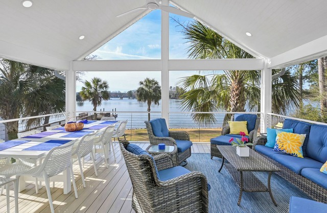 Lakefront 4BR/3BA – Sleeps 10, Private Dock, Boat Ramp, Kayaks & Screened Porch