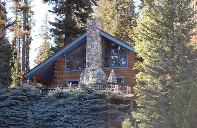 Chalet en bois rond au bord du lac avec quai privé sur le lac Payette