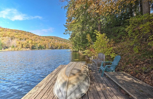 NOUVEAU! Berkshires Lakefront House w / pont, Dock + Bateau