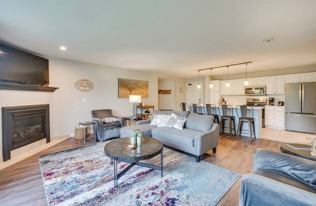 Lakefront Birchwood Condo w/ Pool & Hot Tub!