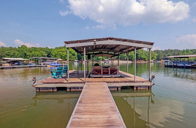 Lakefront ~ Boat ~ Kayaks ~ Fire Pit ~ Private Dock