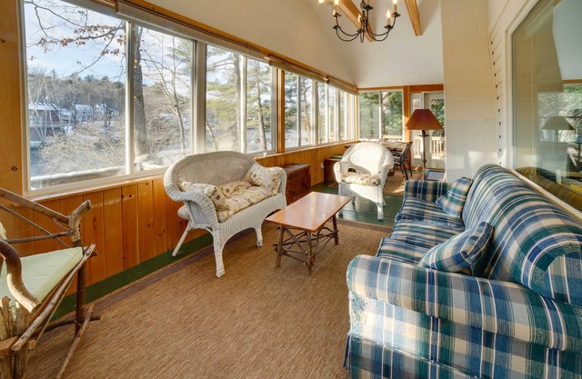Lakefront Bradford Cottage w/ Dock, Near Skiing!