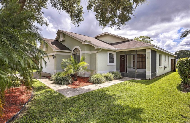 NOUVEAU! Lakefront Brandon Home w / Lanai avec écran!