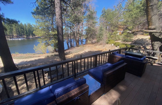 Lakefront cabin at Green Valley Lake