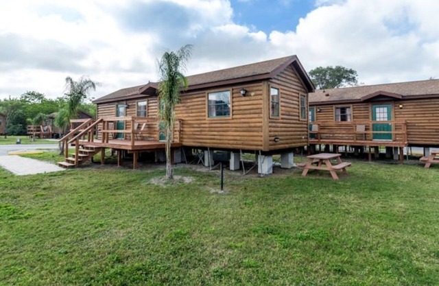 ⛵️Lakefront Cabin 10min toBEACH/Dogs 🐶OK/Kayak/#408