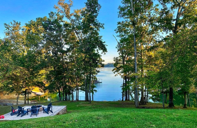 Lakefront Cabin + Bonfire Pit