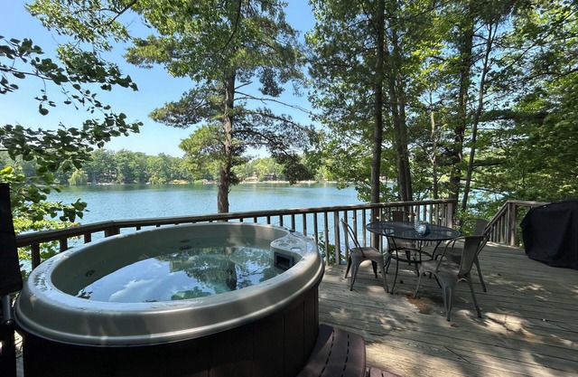 Lakefront Hot Tub Getaway - 15 min to Traverse City