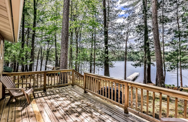 Lakefront cabin on Paradise Lake with 30-foot dock, 2 kayaks, canoe & firepit