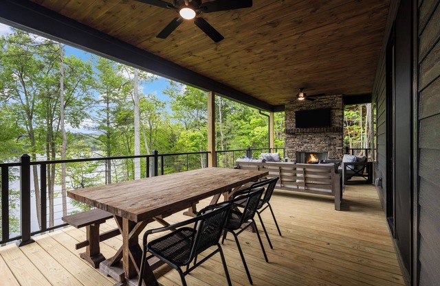 Lakefront Cabin - Private Dock, Stunning Views, Perfect 4 Families & Groups!