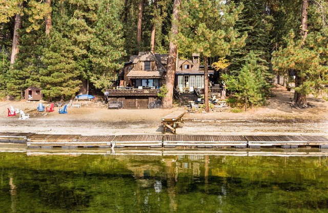 CABINE LAKEFRONT, PLAGE PRIVÉE, DOCK ET HOT TUB