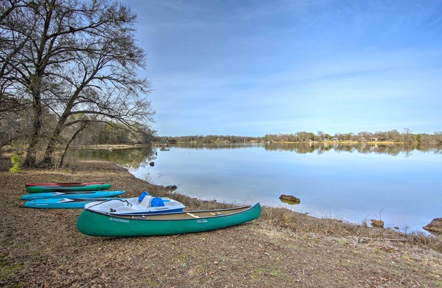 Lakefront Cabin w/ 2 Lofts, Boats on 4 Acres