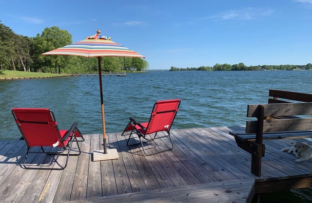 Lakefront Cabin w/ 800' of shoreline, WiFi, Beach,Dog Friendly, Kayaks, Fishing