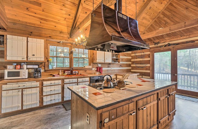 NEW! Lakefront Cabin w/ Boat Dock & Sunset Views!