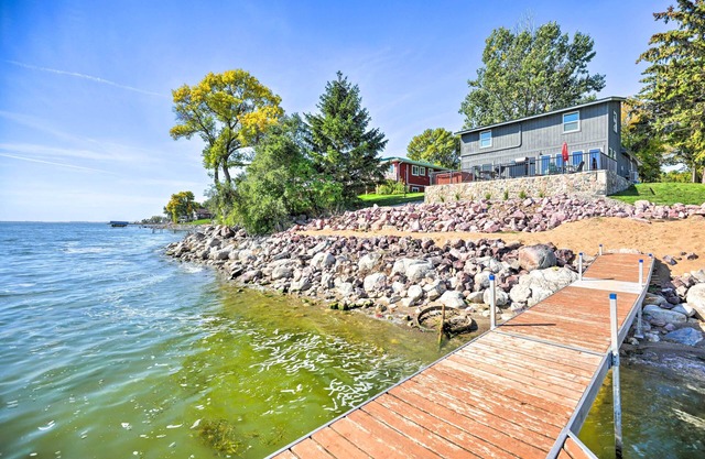 Lakefront Cabin w/ Hot Tub & Patio in Lake Norden