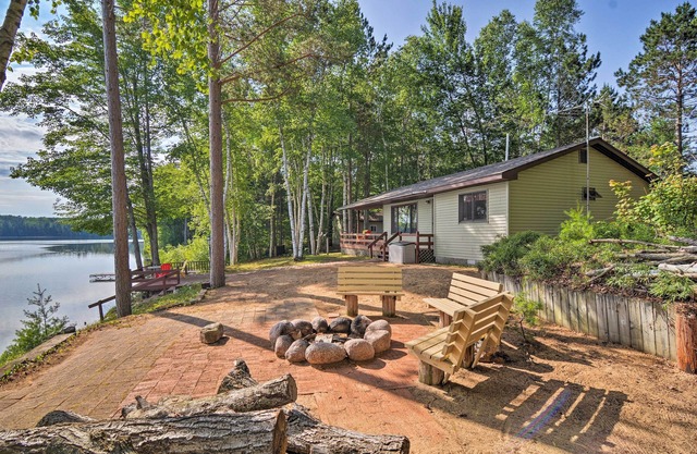 Cabine Lakefront Manistique avec quai privé + foyer