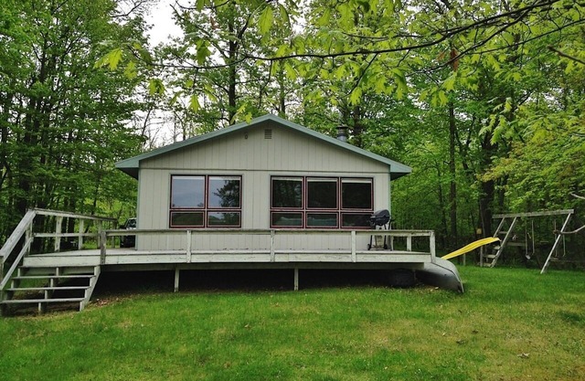2BR Longville Cabin w / vue sur le lac immaculé!