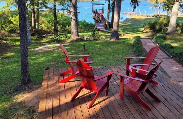 Lakefront Cedar Cabin-South Toledo Bend-fishing pier,dock-covered parking-pets👌