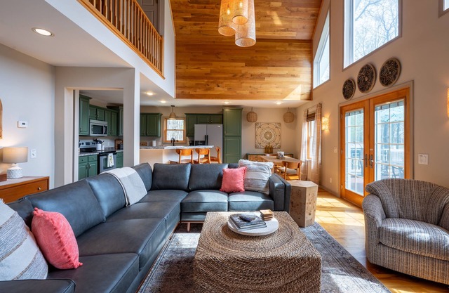 Lakefront Chalet -Kayaks, Gameroom, Firepit